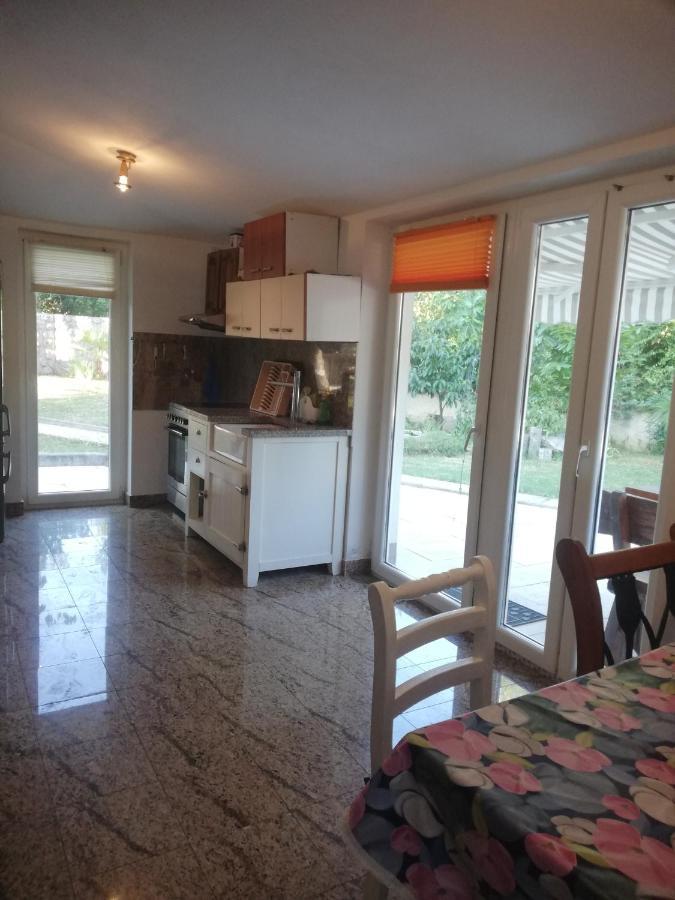 Apartman Nevia Lka Opric Екстер'єр фото