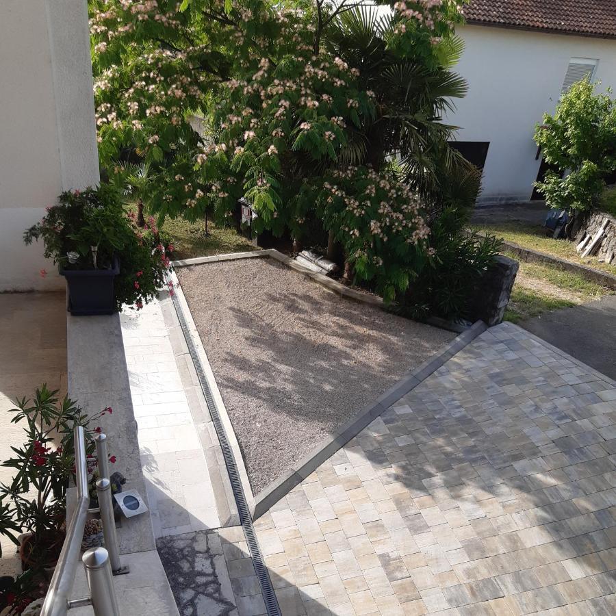 Apartman Nevia Lka Opric Екстер'єр фото