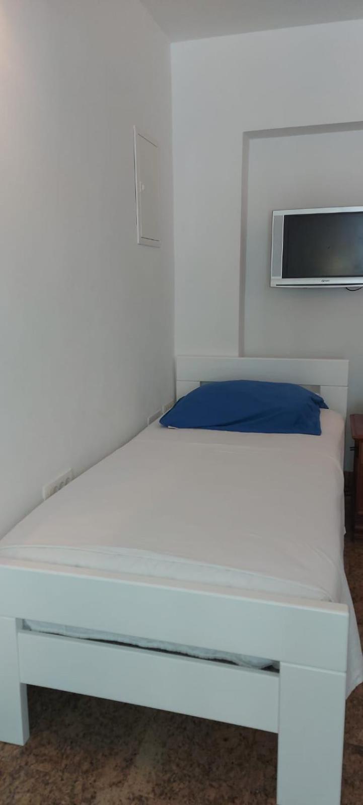 Apartman Nevia Lka Opric Екстер'єр фото
